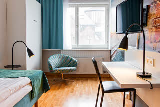 Foto: Jimmy Eriksson AB, Kocksgatan 17K, 116 24 Stockholm, +46 703 73 44 29, info@jimmyeriksson.se Scandic Sjofartshotellet, standard room